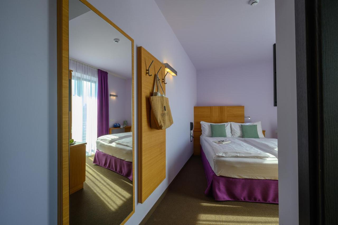 Budget Double Room,1272242068:JPEG